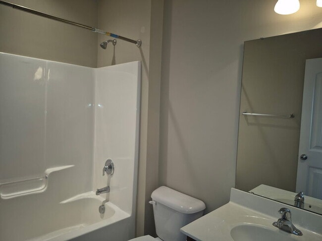 Building Photo - 284 River Oak St