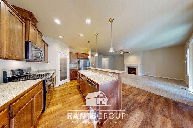Building Photo - Beautiful 5 Bedroom 4 Bath Home in the sou...