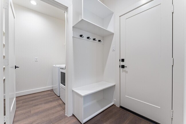 Building Photo - 2753 Sunny Briar Dr