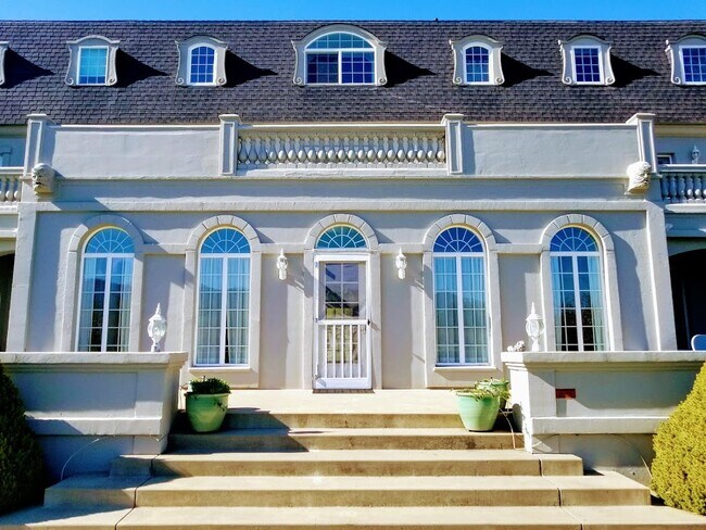 Back of the Chateau - 1280 Oak St