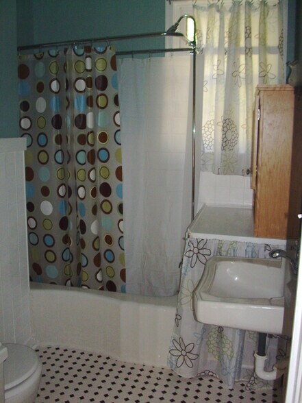 Building Photo - 1009 SW Fillmore St