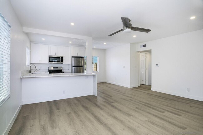 Building Photo - 3204 Collier Ave