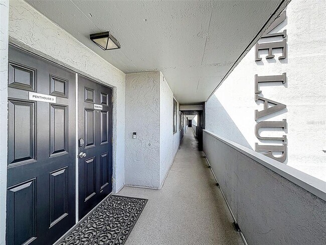 Building Photo - 201 W Laurel St