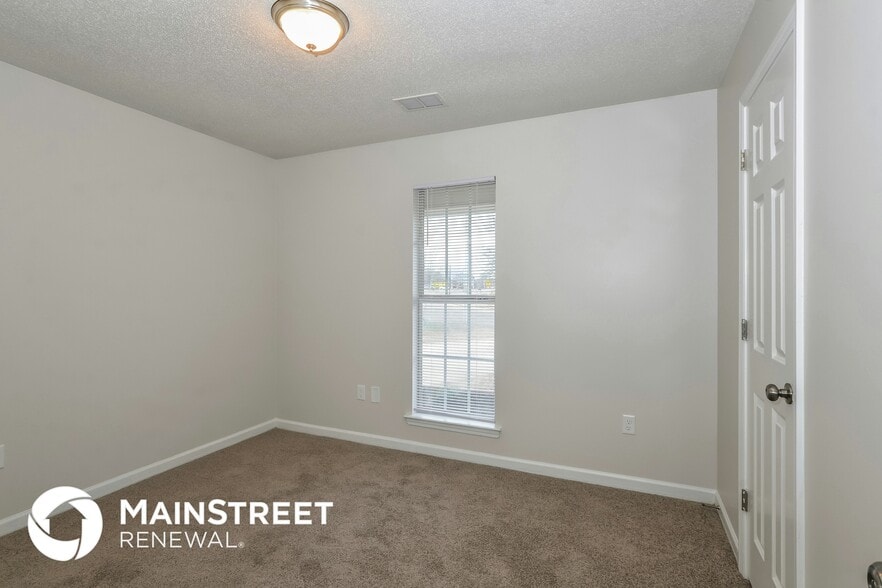 Building Photo - 4495 Andover Ln