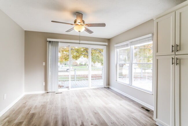 Building Photo - 5911 Vero Dr