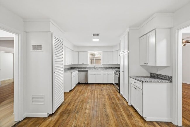 Building Photo - 2409 Estate Dr