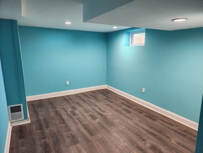 Building Photo - 5014 Nantucket Rd