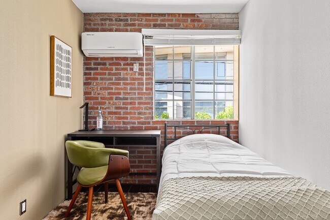 Building Photo - 10777 Ashton Ave