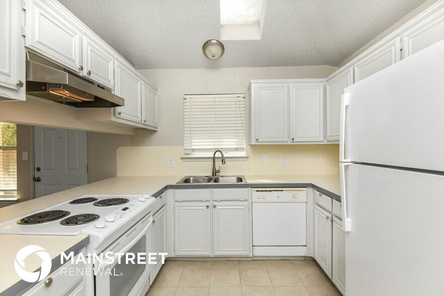 Building Photo - 914 Pierce Arrow Dr