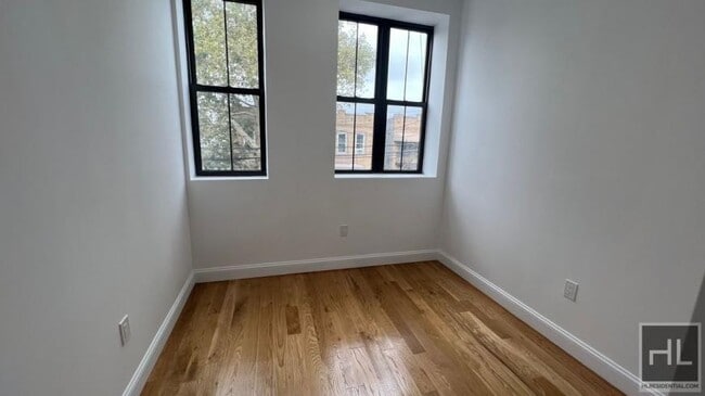 Building Photo - 3 bedroom in BROOKLYN NY 11208