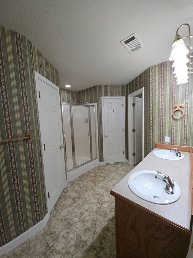 Building Photo - 2102 S Greenwich Ave