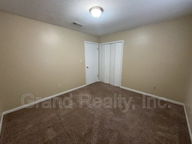 Building Photo - 5385 E Avenida De Golf