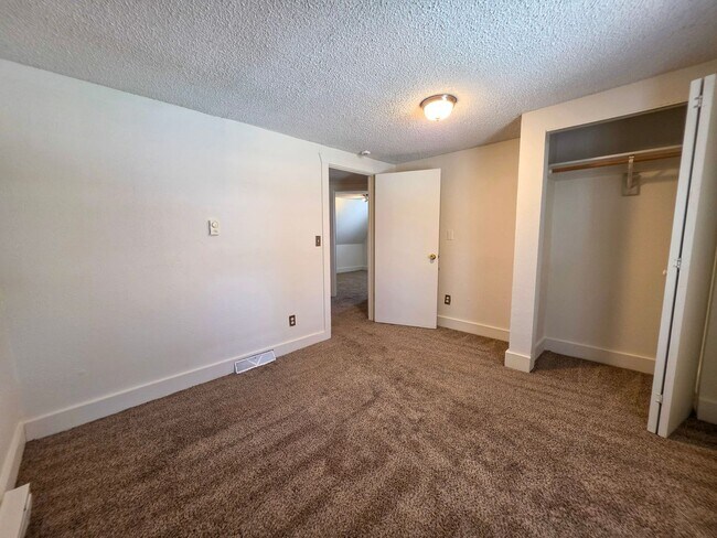 Building Photo - 2 bedroom 2 story Townhouse in Longmont