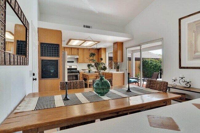 Building Photo - 52030 Avenida Madero