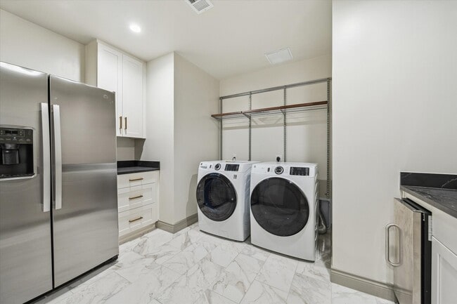 Building Photo - 1717 Bissonnet St