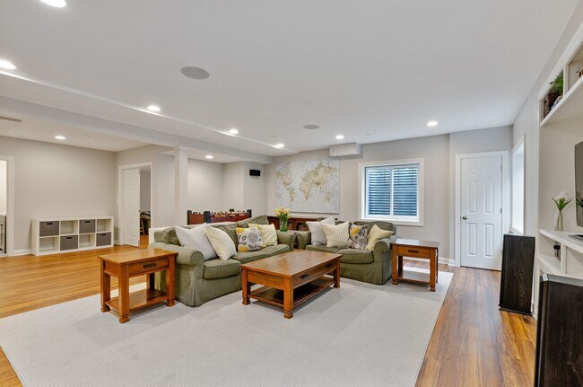 Building Photo - 1680 Primrose Ln