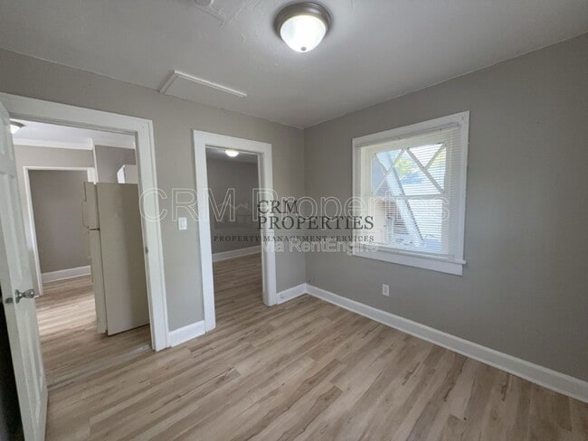 Building Photo - 301 N Temple Ave