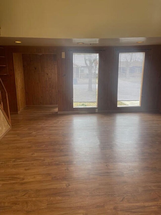 Building Photo - Welcome to your cabin home in the heart of the city!