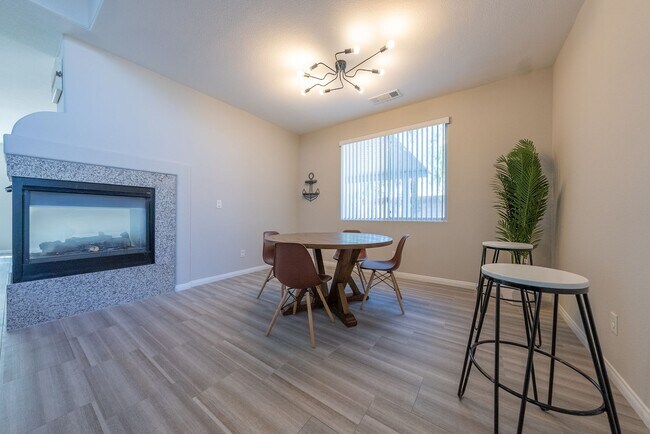 Building Photo - Spacious 4-Bed Family Home in Prime Las Vegas Location!