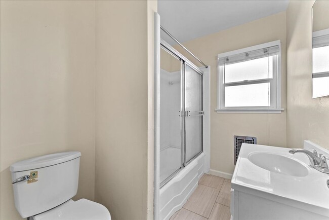 Building Photo - 5918 S Fairfax Ave