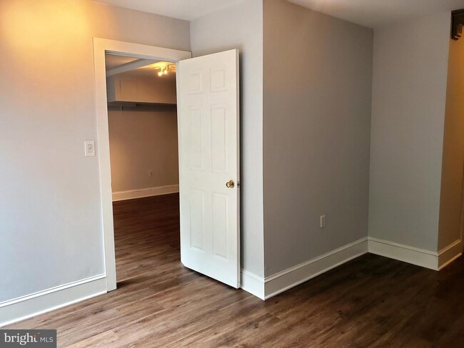 Building Photo - 12 E Mt Vernon Pl
