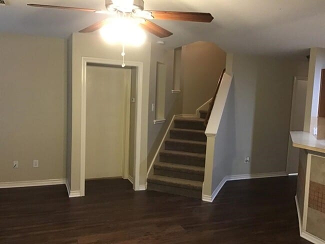Building Photo - 2218 Shady Pine Dr