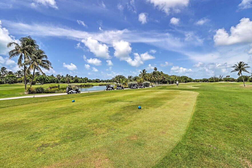 Building Photo - 169 Golf Club Dr