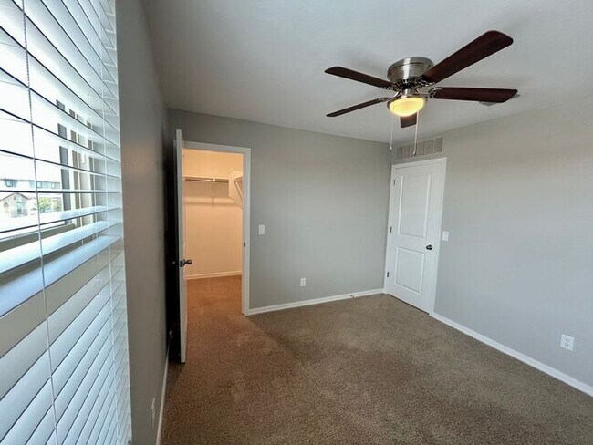 Building Photo - Home in Litchfield Park at Canyon Views! 5bd 3ba! Mountain Views!