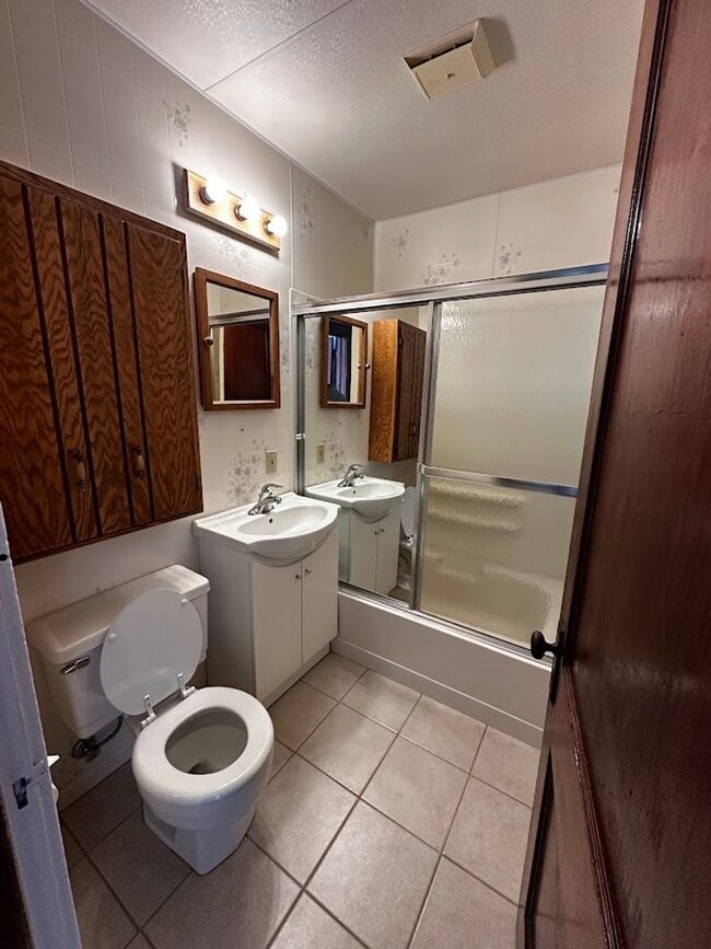 Building Photo - 3 Bedroom, 1 Bathroom Single Family Home - Staples