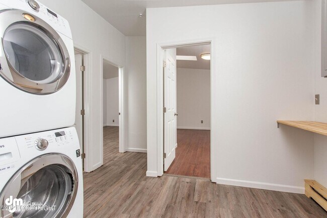 Building Photo - 2230 Candy Pl