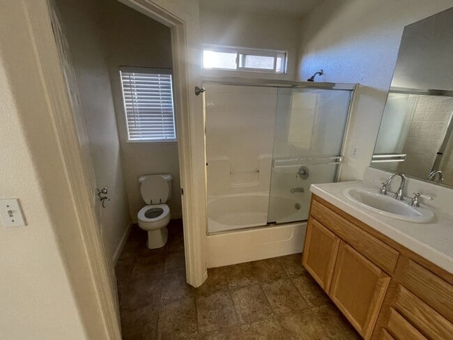 Building Photo - Nice 3-Bedroom House