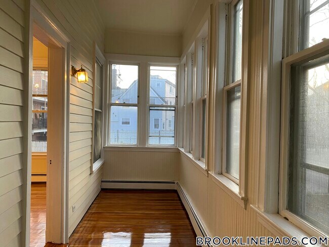 Building Photo - 38 Babcock St