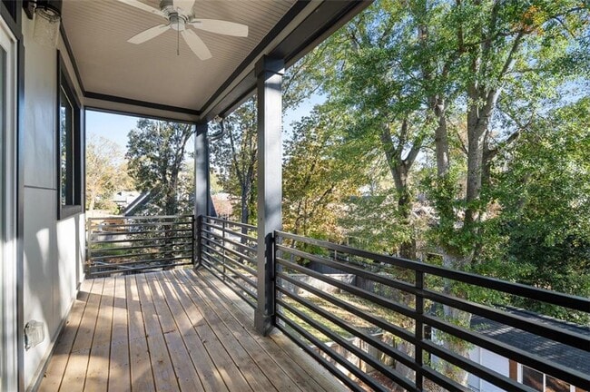 Building Photo - 147 Hutchinson St NE