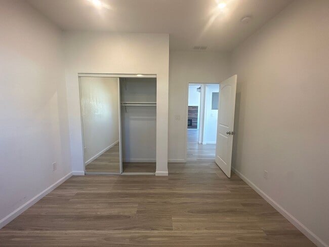 Building Photo - 1606 E San Fernando St