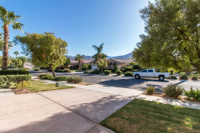 Building Photo - 60290 Sweetshade Ln