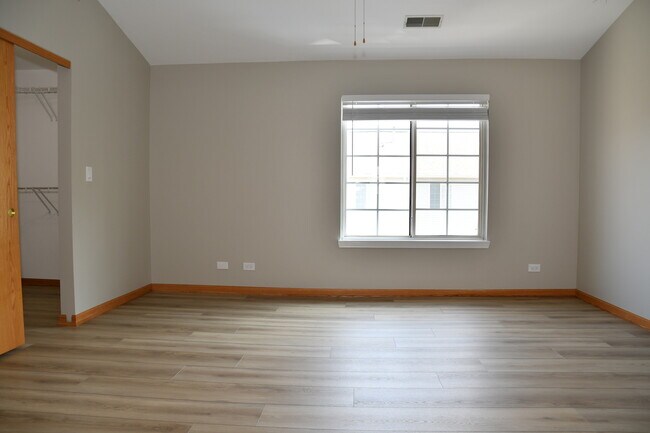 Building Photo - 3467 Ravinia Cir