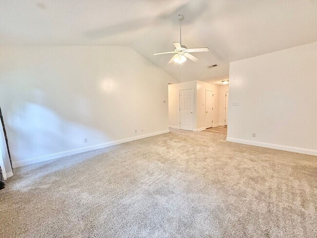 Building Photo - 112 Barts Trl