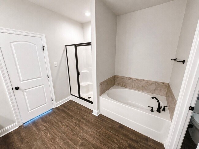 Building Photo - 915 Hackberry Dr