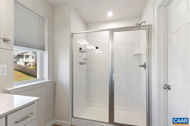 Building Photo - 407 Meadows Dr