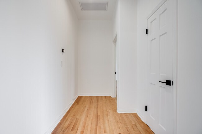 Building Photo - 15851 Mulholland Pl