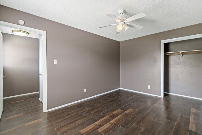 Building Photo - 11610 Hillcroft Ave