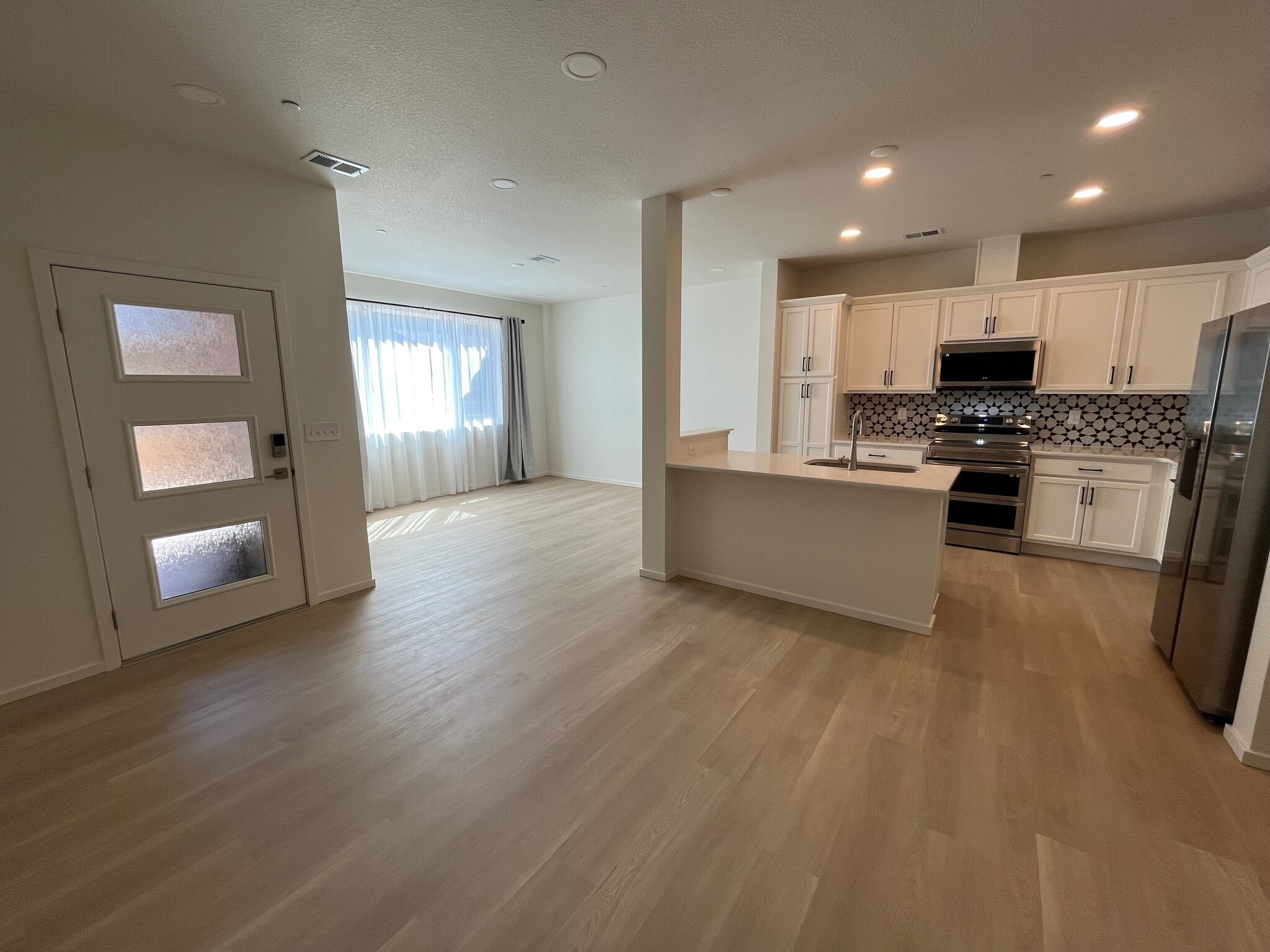Open space living room, dining room and kitchen - 5030 McKinnon Ct