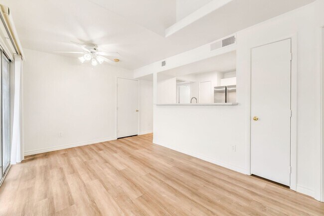 Building Photo - 2300 E Silverado Ranch Blvd