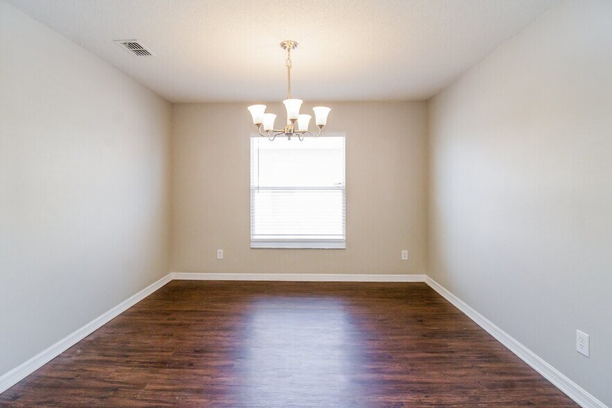 Building Photo - 2100 Mallard Creek Cir