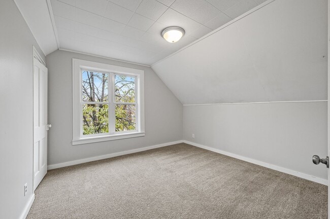 Building Photo - Newly Renovated 3 Bed 2 Bath Home in St Paul