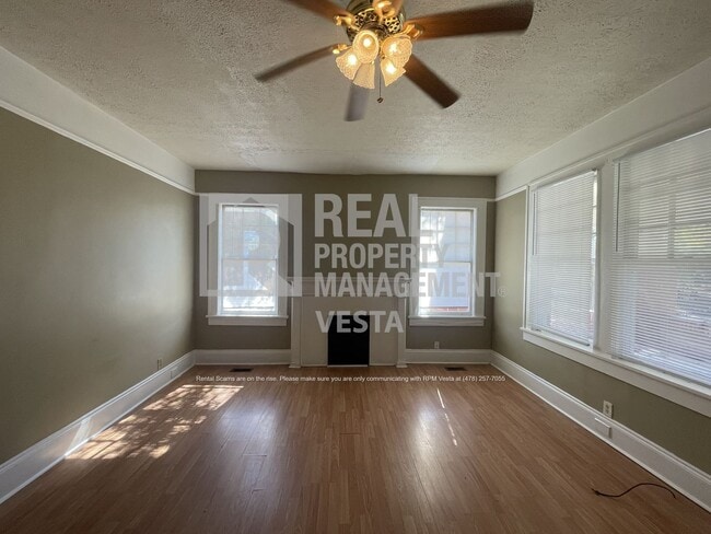 Building Photo - 1096 Hillyer Ave