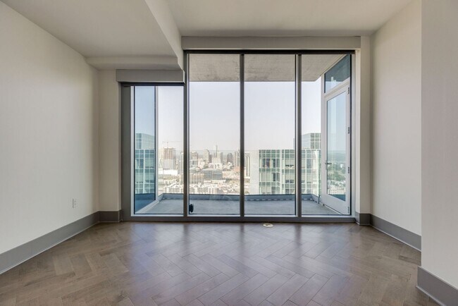 Building Photo - 2 Bedroom Luxury Condo w/ Exquisite Design and World-class Service