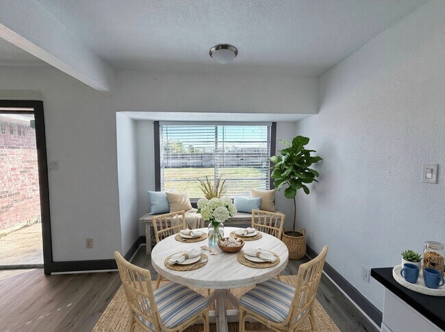 Building Photo - 9750 Guest St