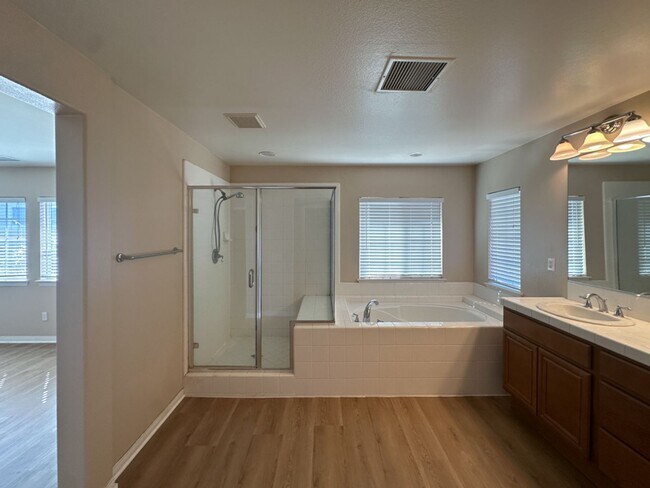 Building Photo - Available now! Beautiful 4 Bedroom Home for Rent in WOLF CREEK community of South Temecula!
