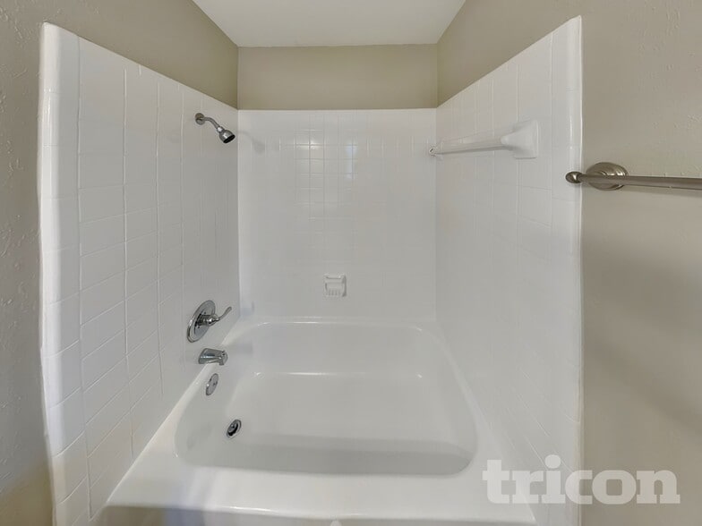 Building Photo - 1555 Willowbrook St